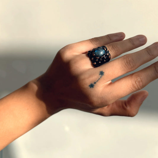 ラブラドライト 天然石ヴィンテージリング フリーサイズ 真鍮製 アンティーク仕上げ