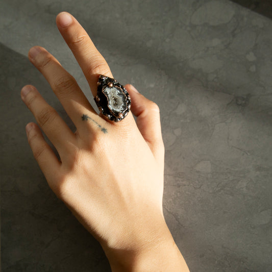 アゲート原石　天然石ヴィンテージリング フリーサイズ 真鍮製 アンティーク仕上げ