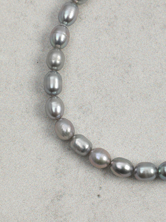 PURAPERLA ソーダライト × グレー淡水パール ダブルチェーン ナチュラルエナジーブレスレット｜静海のリズム